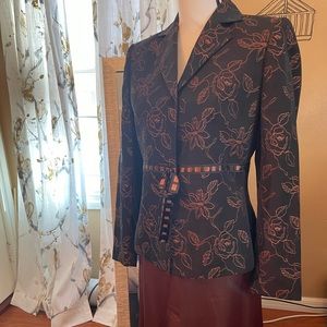 Beautiful copper/black 2-piece suit. Size 6 (although I feel it’s an ample 6).